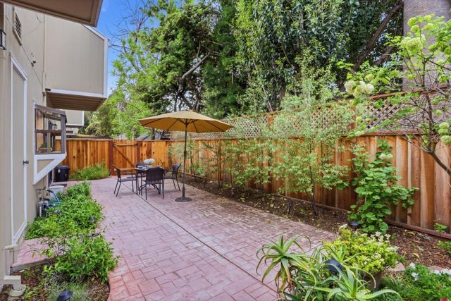 1993 Plymouth Street 11, Mountain View, CA 94043