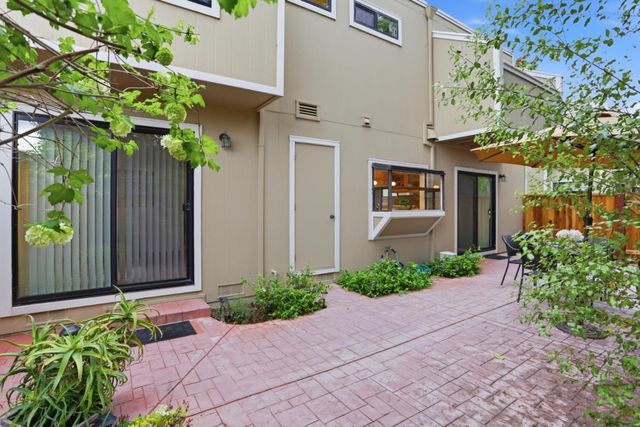 1993 Plymouth Street 11, Mountain View, CA 94043