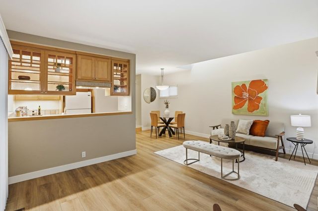 1993 Plymouth Street 11, Mountain View, CA 94043