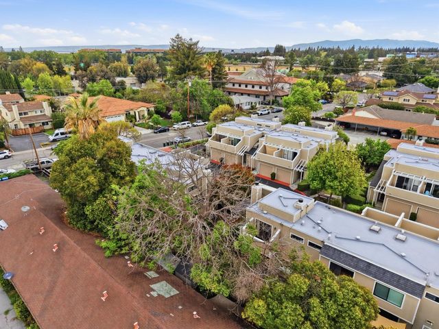 1993 Plymouth Street 11, Mountain View, CA 94043