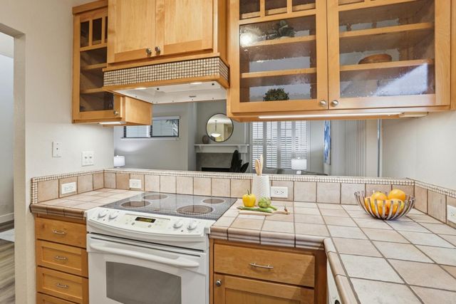 1993 Plymouth Street 11, Mountain View, CA 94043