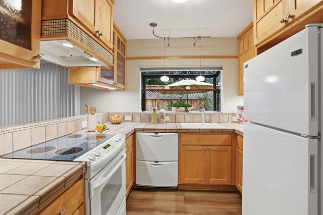 1993 Plymouth Street 11, Mountain View, CA 94043