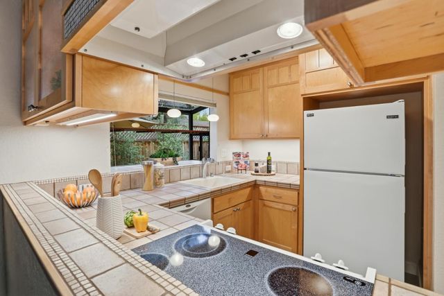 1993 Plymouth Street 11, Mountain View, CA 94043