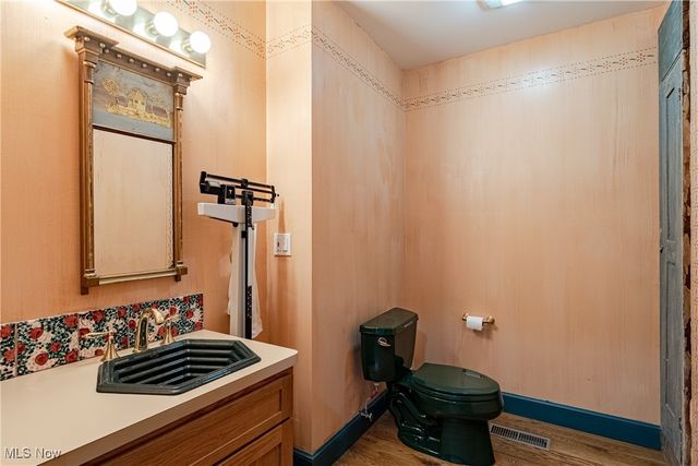 8051 Euclid Chardon Road, Kirtland, OH 44094