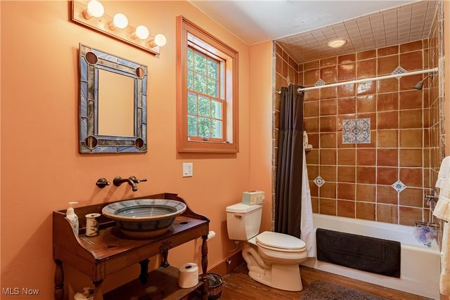 8051 Euclid Chardon Road, Kirtland, OH 44094