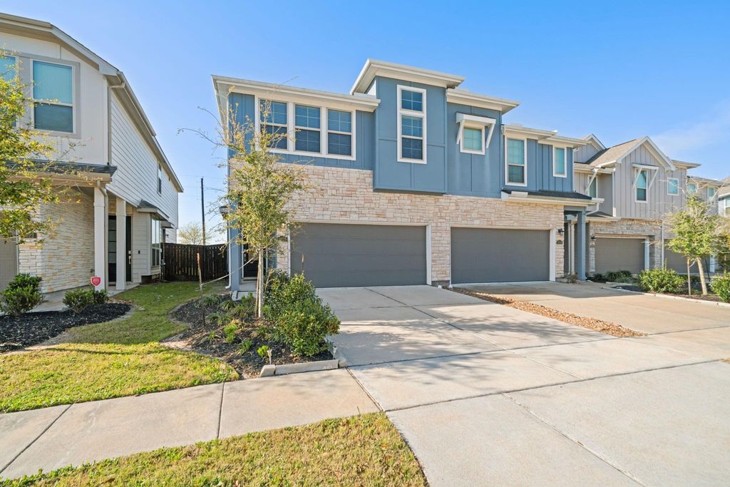 4018 Balboa Drive, Iowa Colony, TX 77583