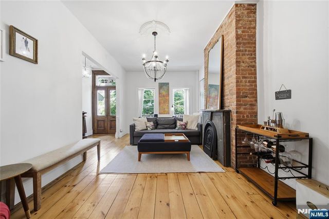 22 Laidlaw Avenue, Jersey City, NJ 07306