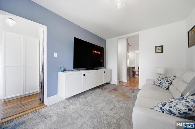 22 Laidlaw Avenue, Jersey City, NJ 07306