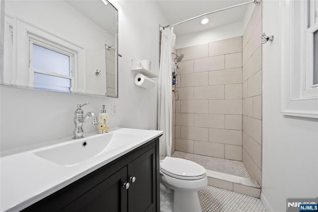 22 Laidlaw Avenue, Jersey City, NJ 07306