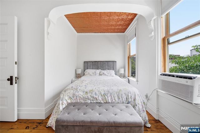 22 Laidlaw Avenue, Jersey City, NJ 07306