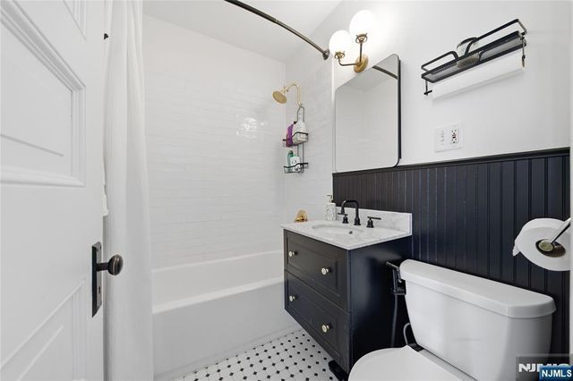 22 Laidlaw Avenue, Jersey City, NJ 07306