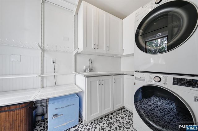 22 Laidlaw Avenue, Jersey City, NJ 07306
