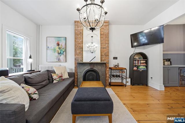 22 Laidlaw Avenue, Jersey City, NJ 07306