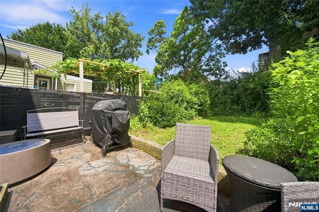 22 Laidlaw Avenue, Jersey City, NJ 07306