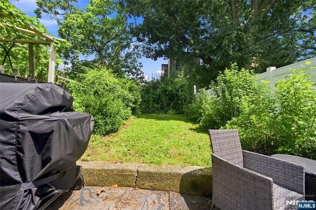 22 Laidlaw Avenue, Jersey City, NJ 07306