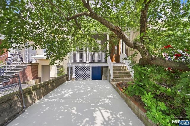 22 Laidlaw Avenue, Jersey City, NJ 07306