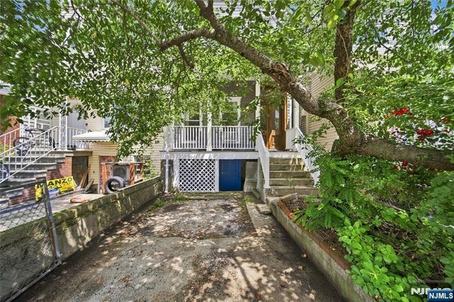 22 Laidlaw Avenue, Jersey City, NJ 07306