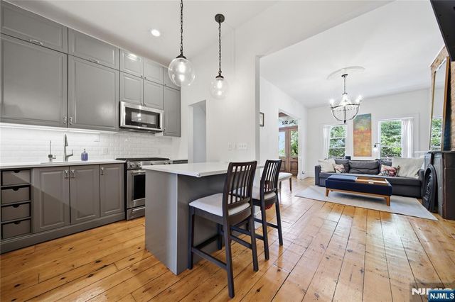 22 Laidlaw Avenue, Jersey City, NJ 07306