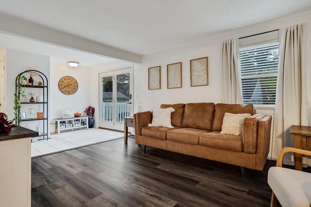 2011 Strong AVENUE, La Crosse, WI 54601