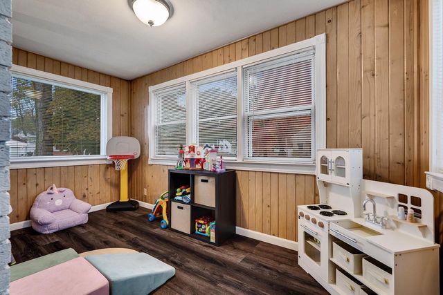 2011 Strong AVENUE, La Crosse, WI 54601