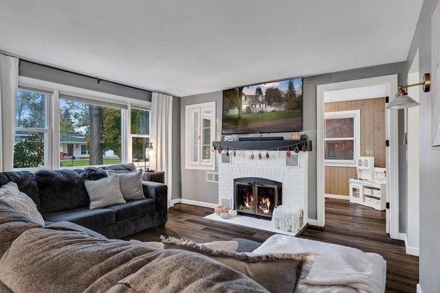 2011 Strong AVENUE, La Crosse, WI 54601