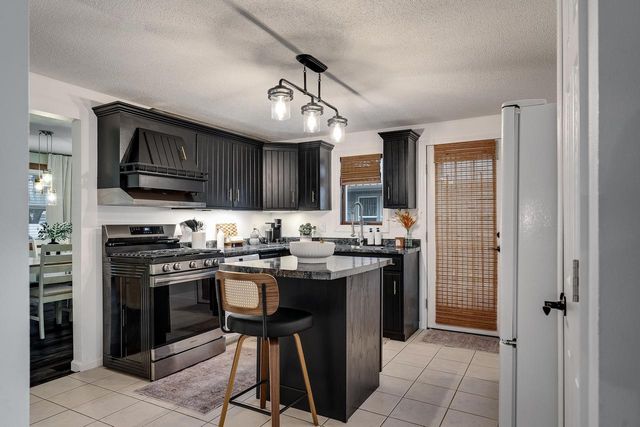 2011 Strong AVENUE, La Crosse, WI 54601