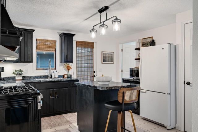 2011 Strong AVENUE, La Crosse, WI 54601