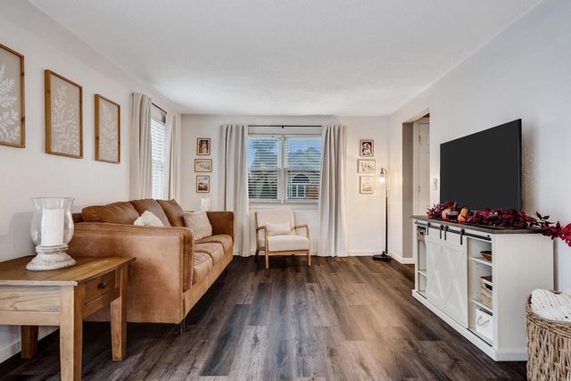 2011 Strong AVENUE, La Crosse, WI 54601