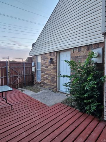 2066 Embassy Way, Carrollton, TX 75006