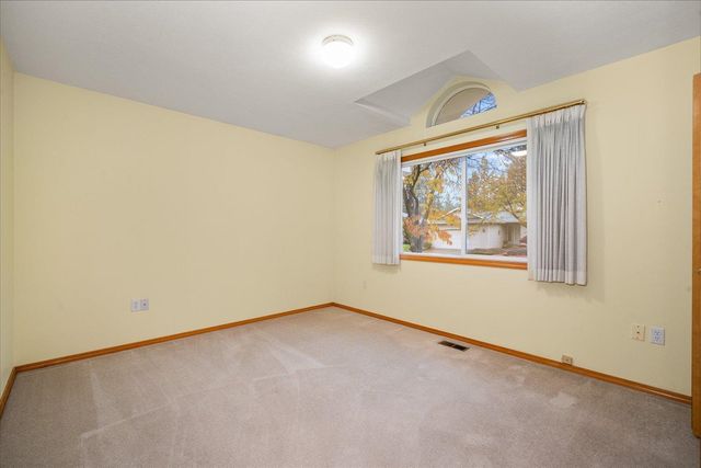 6415 N Royal Crescent Ln, Spokane, WA 99205