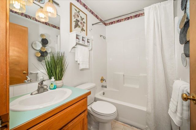 6415 N Royal Crescent Ln, Spokane, WA 99205