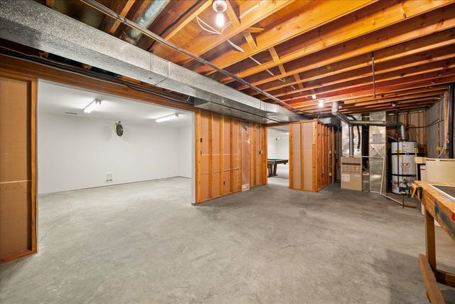 6415 N Royal Crescent Ln, Spokane, WA 99205