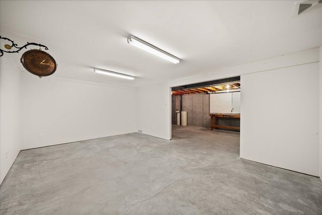 6415 N Royal Crescent Ln, Spokane, WA 99205