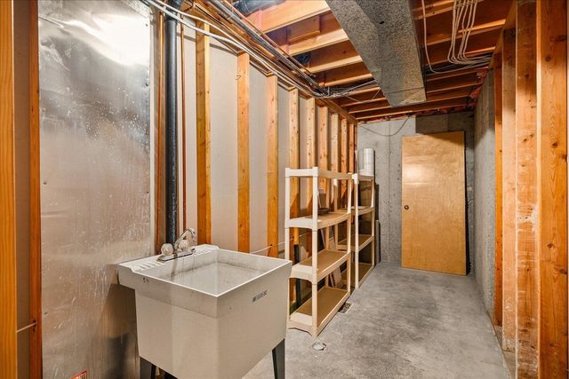 6415 N Royal Crescent Ln, Spokane, WA 99205