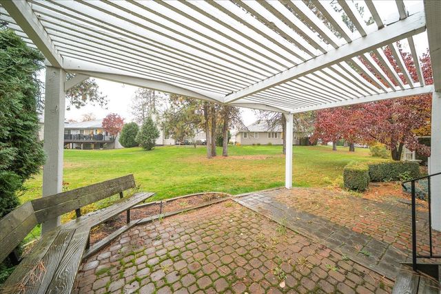 6415 N Royal Crescent Ln, Spokane, WA 99205