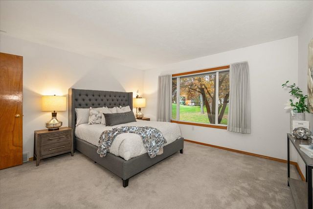 6415 N Royal Crescent Ln, Spokane, WA 99205