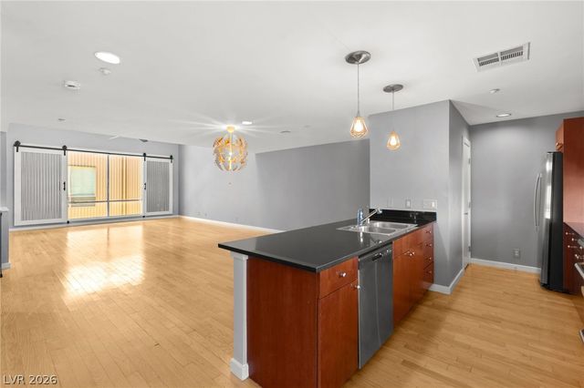 1190 East Carson Avenue, Las Vegas, NV 89101