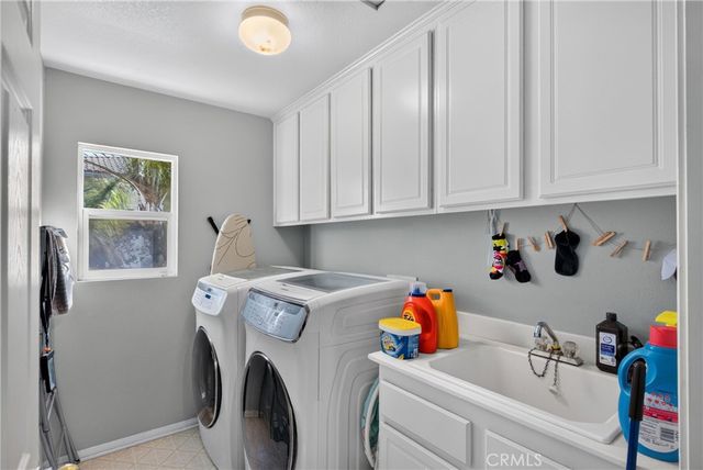 2420 S Vicentia Avenue, Corona, CA 92882