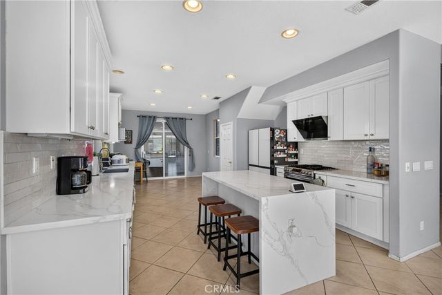 2420 S Vicentia Avenue, Corona, CA 92882