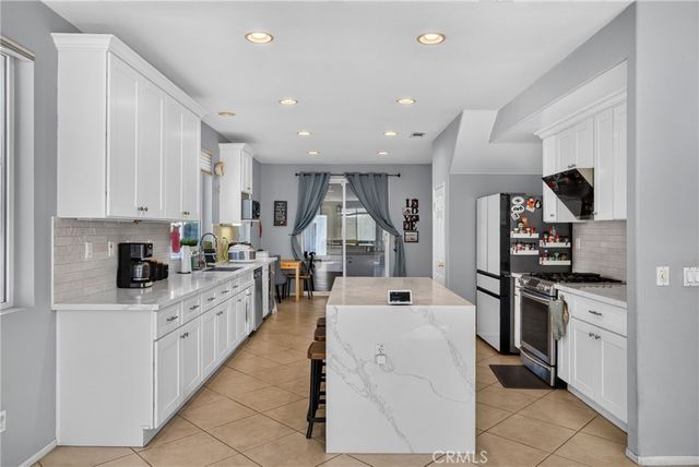 2420 S Vicentia Avenue, Corona, CA 92882