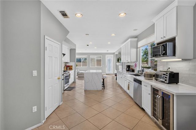 2420 S Vicentia Avenue, Corona, CA 92882