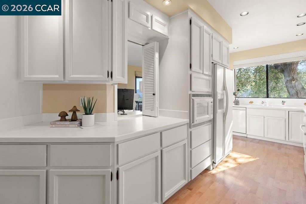 Image 14 of property listing at 1738 Stanley Dollar Dr 4A, Walnut Creek, CA 94595