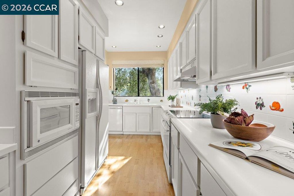 Image 15 of property listing at 1738 Stanley Dollar Dr 4A, Walnut Creek, CA 94595