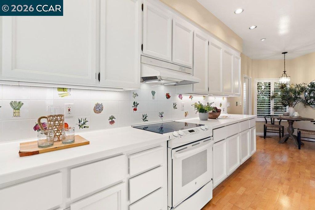 Image 16 of property listing at 1738 Stanley Dollar Dr 4A, Walnut Creek, CA 94595