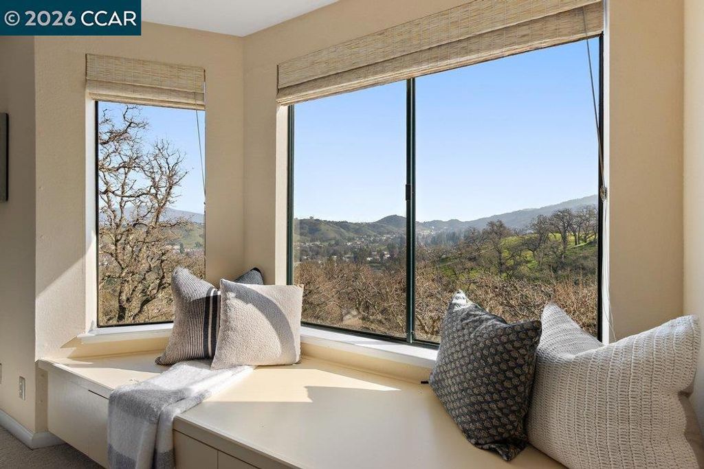 Image 20 of property listing at 1738 Stanley Dollar Dr 4A, Walnut Creek, CA 94595