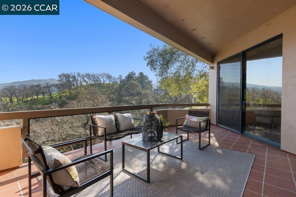 Image 6 of property listing at 1738 Stanley Dollar Dr 4A, Walnut Creek, CA 94595