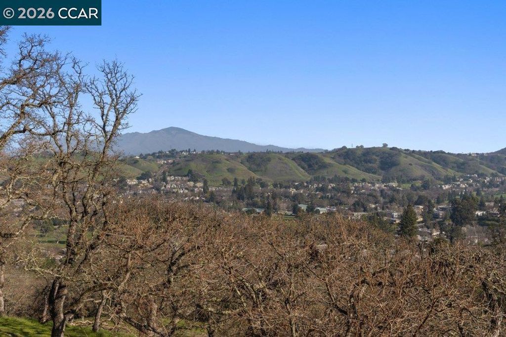 Image 8 of property listing at 1738 Stanley Dollar Dr 4A, Walnut Creek, CA 94595