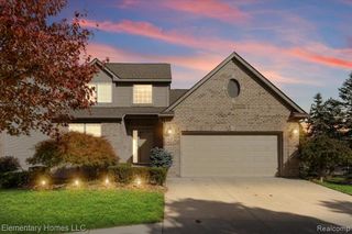 1247 Windsong Drive, Waterford, MI 48327