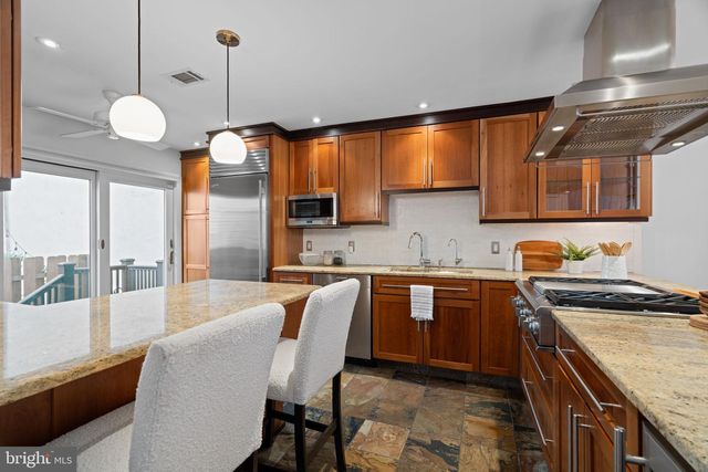 517 KAUFFMAN ST, Philadelphia, PA 19147