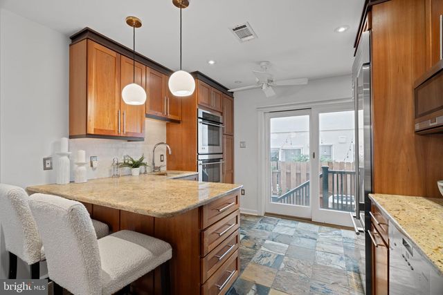 517 KAUFFMAN ST, Philadelphia, PA 19147